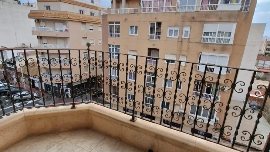 Apartamento de 2 dormitorios en Torrevieja, Spain No. 2043 № 13