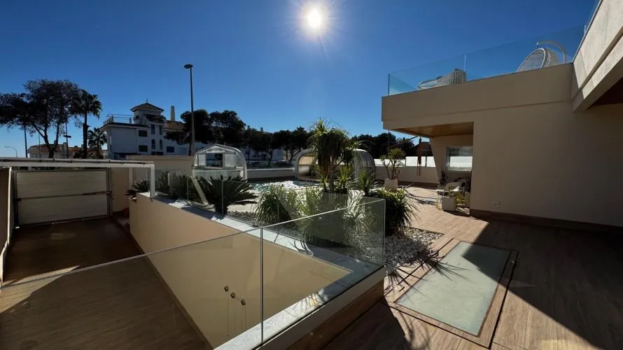 Villa de 4 dormitorios en Campoamor, Spain No. 1214