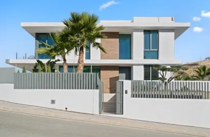 Villa de 4 dormitorios en Benidorm, Spain No. 1131