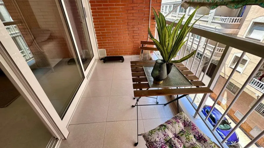 Apartamento de 2 dormitorios en Torrevieja, Spain No. 1995 № 11