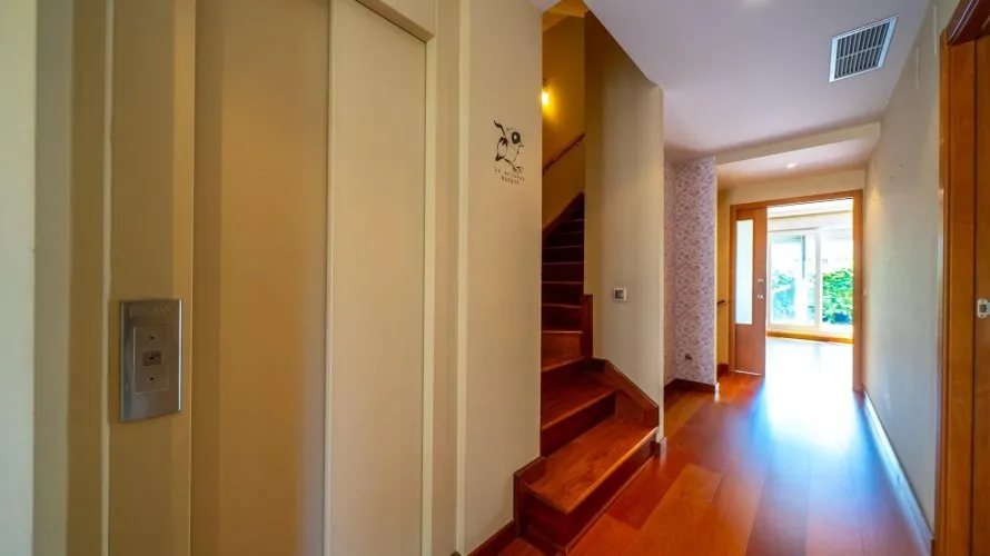 Apartamento de 3 dormitorios en Pozuelo de Alarcón, Spain No. 1404