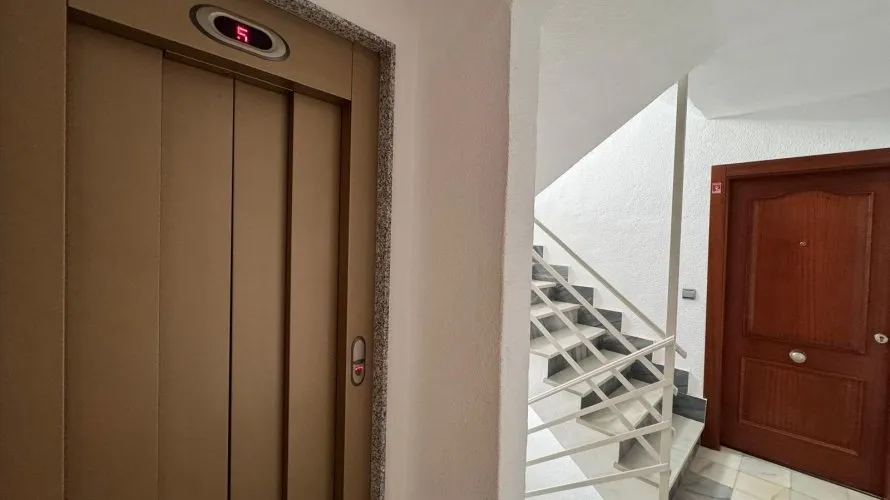 Apartamento de 3 dormitorios en Torrevieja, Spain No. 1323 № 1
