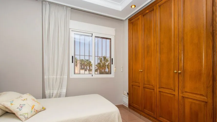 Villa de 180m² en Torrevieja, Spain No. 1950 № 3
