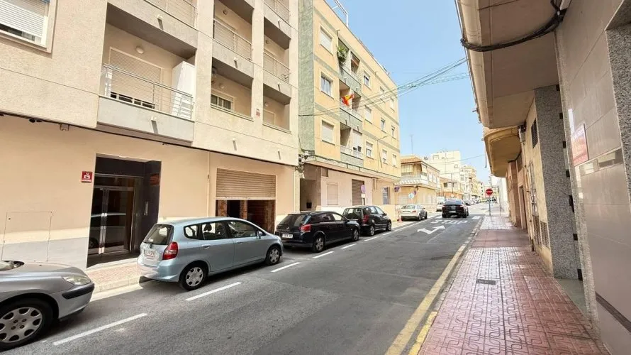 Apartamento de 1 dormitorio en Torrevieja, Spain No. 2052 № 4