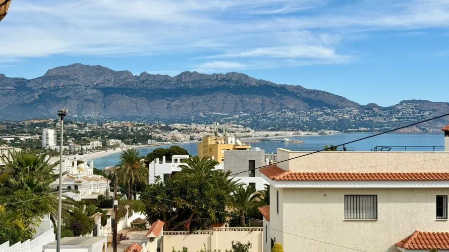 Apartamento de 3 dormitorios en L'Alfàs del Pi, Spain No. 1045 № 2