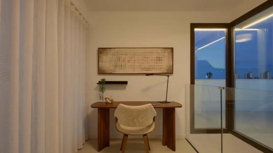 Apartamento de 4 dormitorios en Alicante, Spain No. 1156