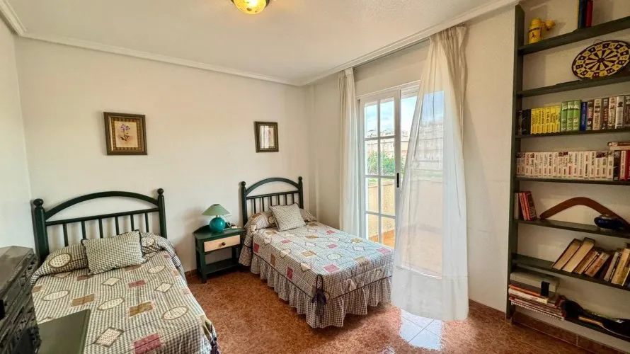 Apartamento de 3 dormitorios en Torrevieja, Spain No. 1031 № 13