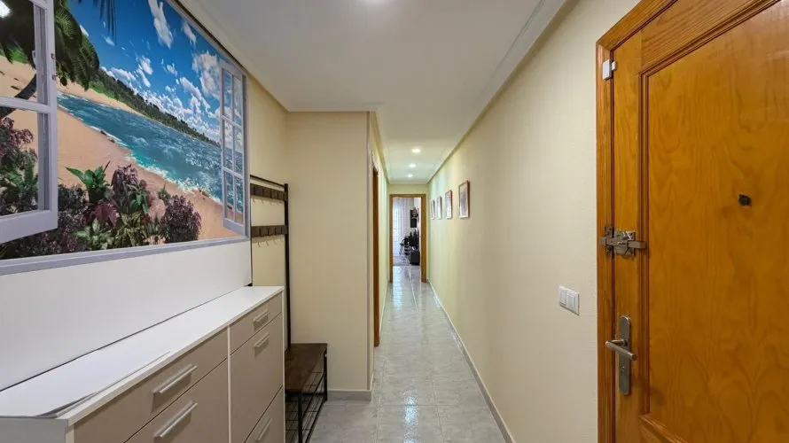 Apartamento de 3 dormitorios en Torrevieja, Spain No. 996 № 1
