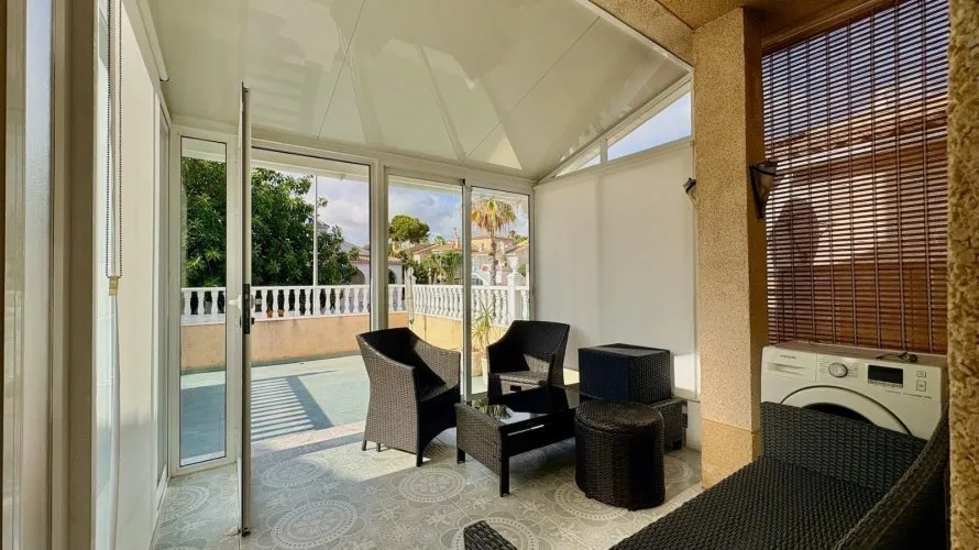 Сasa de 4 dormitorios en Torrevieja, Spain No. 2420 № 2