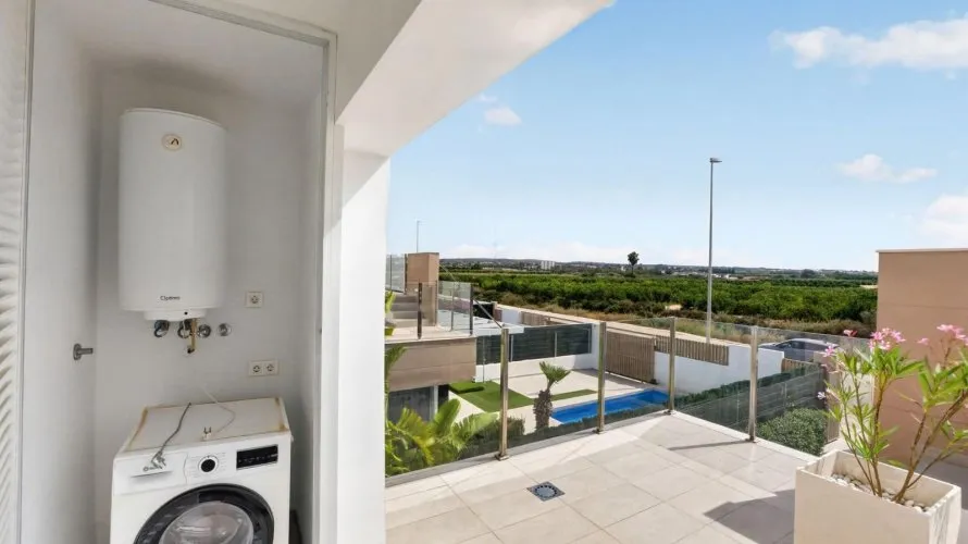 Villa de 178m² en Guardamar del Segura, Spain No. 2322 № 3