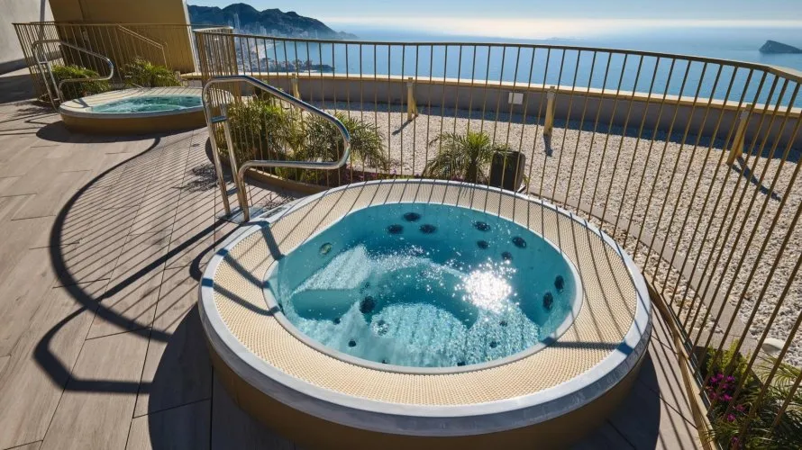 Apartamento de 2 dormitorios en Benidorm, Spain No. 2400 № 8