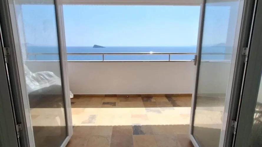 Apartamento de 3 dormitorios en Benidorm, Spain No. 2315 № 2