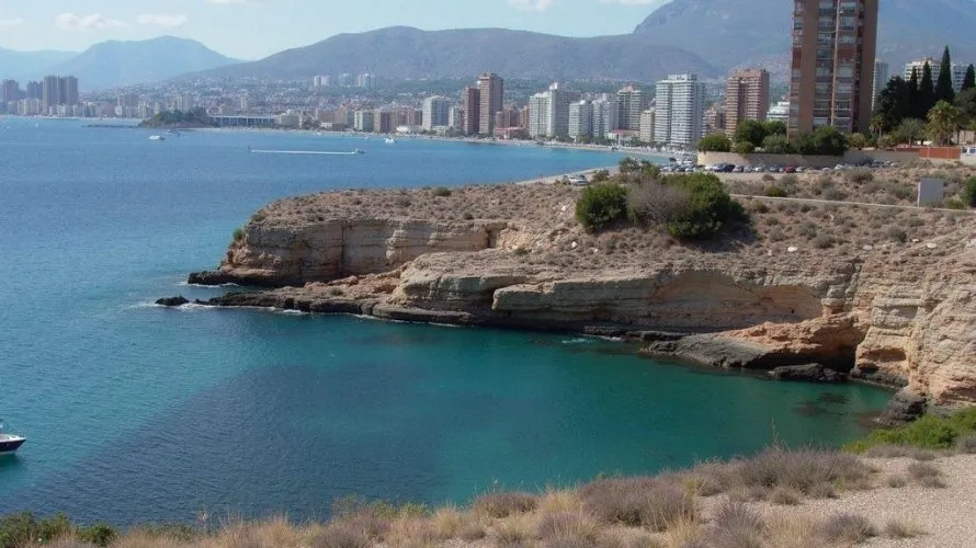 Apartamento de 3 dormitorios en Benidorm, Spain No. 2315