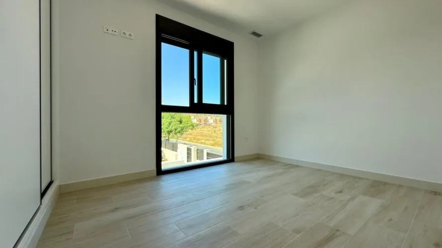 Villa de 4 dormitorios en Mutxamel, Spain No. 2439 № 11