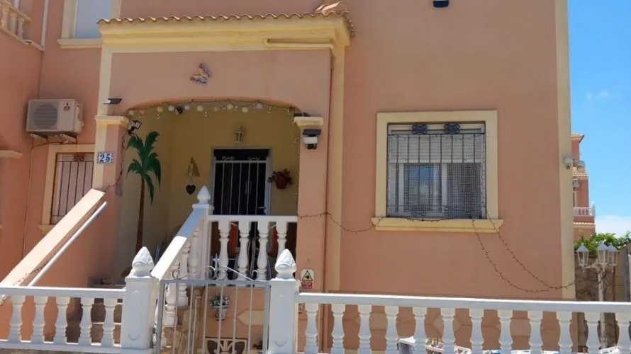 Dúplex de 3 dormitorios en La Zenia, Spain No. 2482