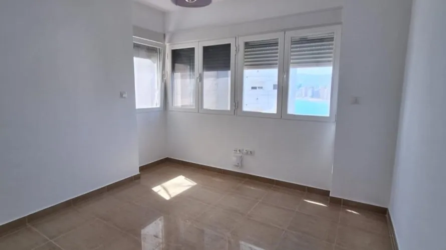 Apartamento de 3 dormitorios en Benidorm, Spain No. 2315 № 14
