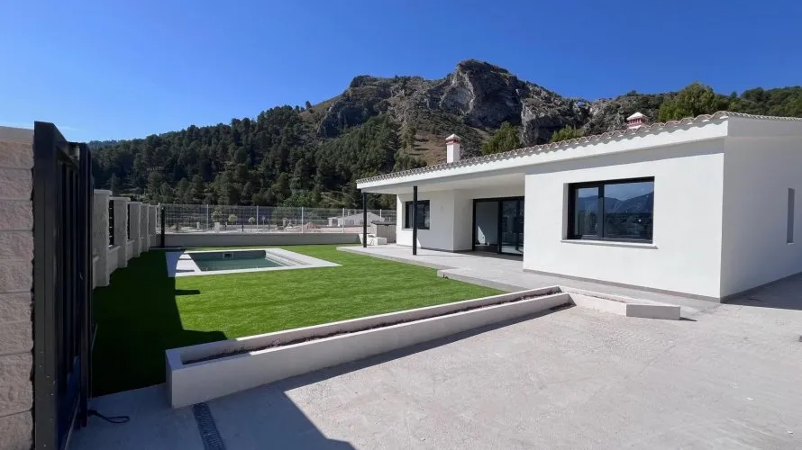 Apartamento de 3 dormitorios en Penaguila, Spain No. 2422 № 1