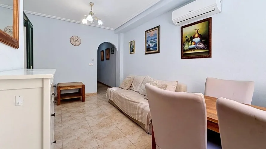 Apartamento de 1 dormitorio en Torrevieja, Spain No. 2440 № 2