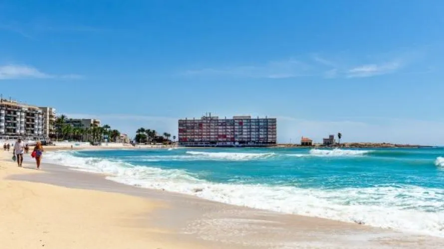 Apartamento de 2 dormitorios en Torrevieja, Spain No. 2404