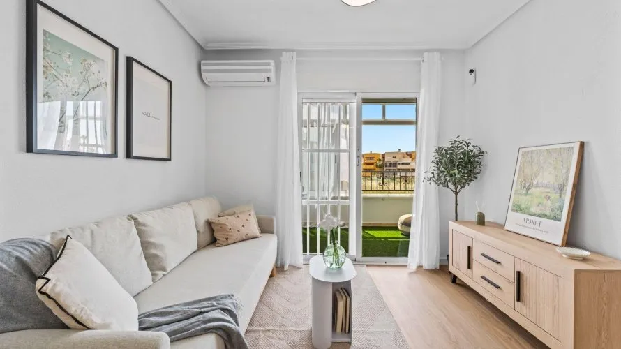 Apartamento de 69m² en Torrevieja, Spain No. 2456