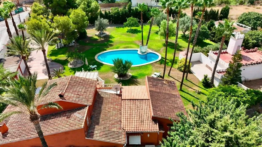 Villa de 5 dormitorios en Benidorm, Spain No. 2441