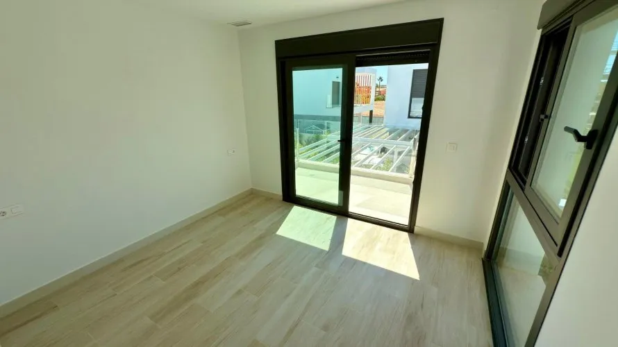 Villa de 4 dormitorios en Mutxamel, Spain No. 2439 № 13