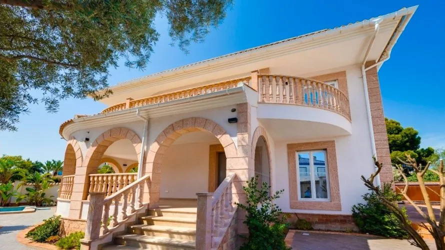 Villa de 4 dormitorios en Rojales, Spain No. 2467