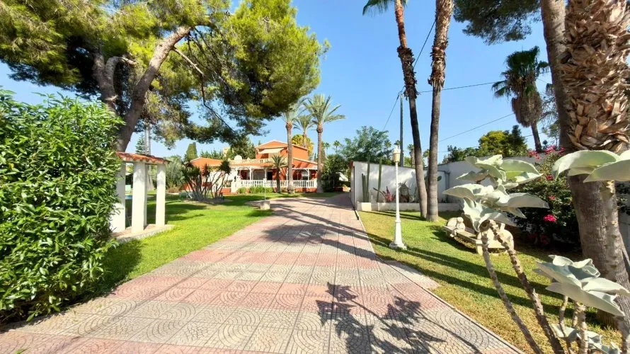 Villa de 5 dormitorios en Benidorm, Spain No. 2441 № 17