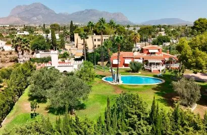 Villa de 5 dormitorios en Benidorm, Spain No. 2441