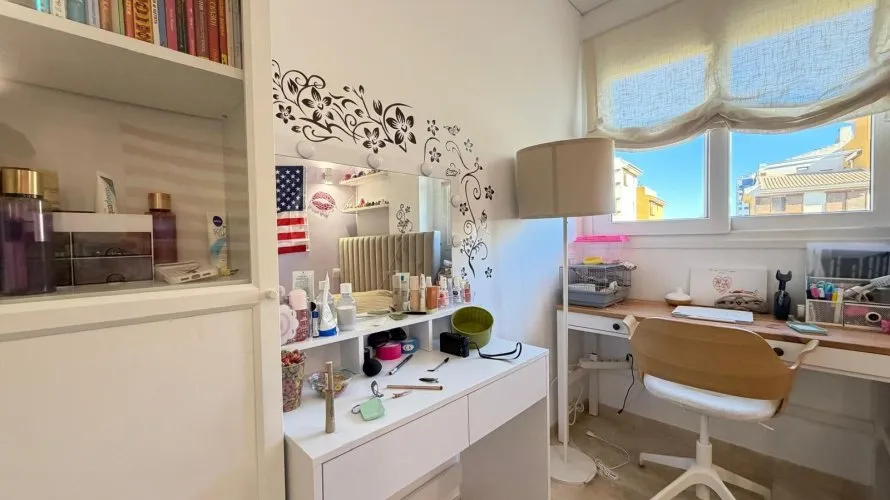 Apartamento de 3 dormitorios en Torrevieja, Spain No. 2629 № 1