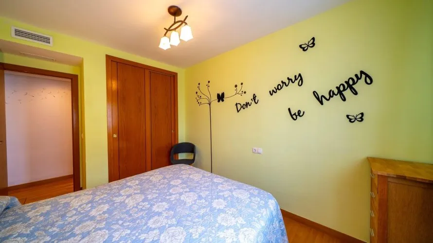 Apartamento de 3 dormitorios en Alicante, Spain No. 2668 № 1
