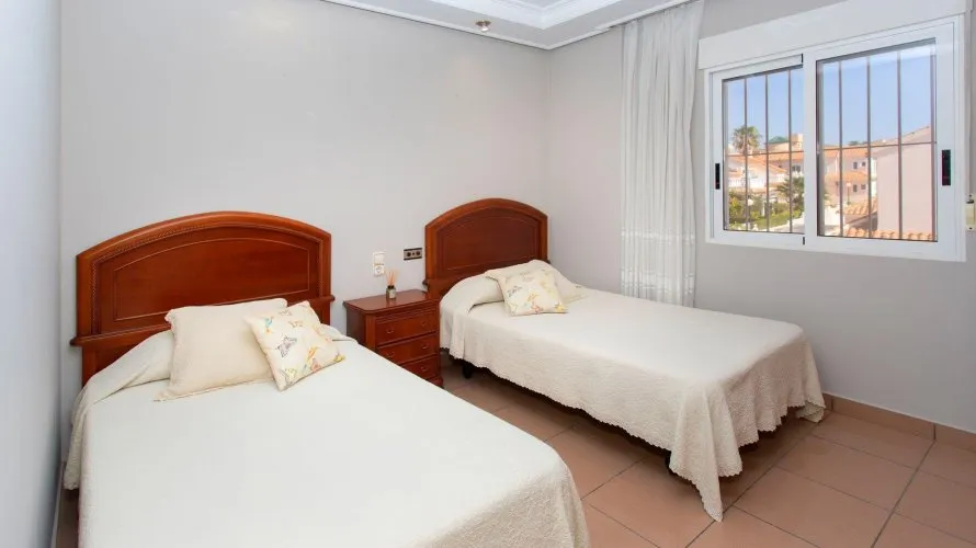 Villa de 180m² en Torrevieja, Spain No. 2595 № 6