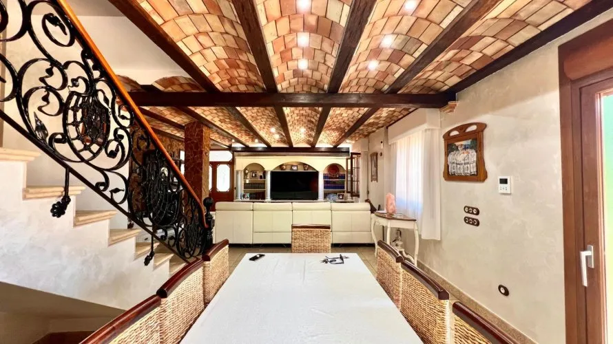 Villa de 4 dormitorios en Almoradí, Spain No. 2639