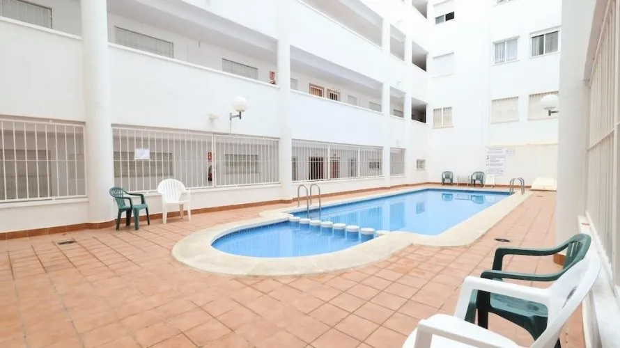 Apartamento de 2 dormitorios en Torrevieja, Spain No. 2606 № 2