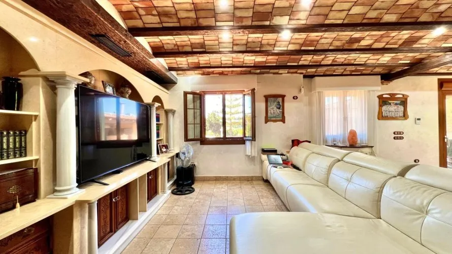 Villa de 4 dormitorios en Almoradí, Spain No. 2639 № 3
