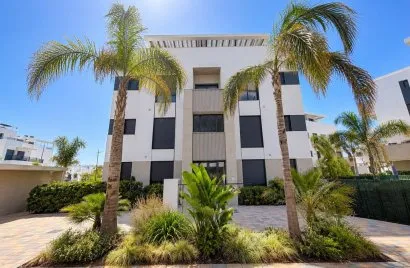 Apartamento de 2 dormitorios en Los Alcázares, Spain No. 2604