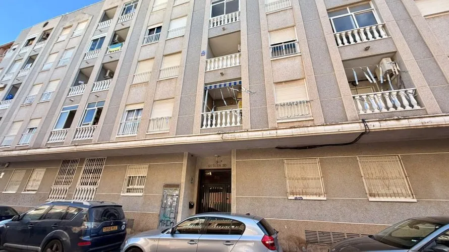 Apartamento de 2 dormitorios en Torrevieja, Spain No. 2635 № 1