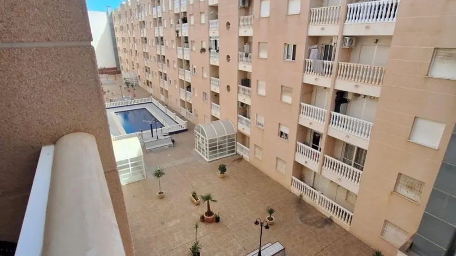 Apartamento de 1 dormitorio en Torrevieja, Spain No. 2617 № 1