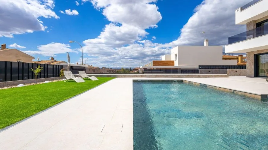 Villa de 234m² en Torrevieja, Spain No. 2594