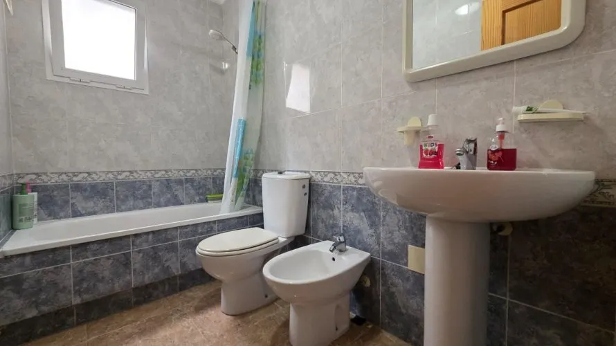 Apartamento de 2 dormitorios en Torrevieja, Spain No. 2569