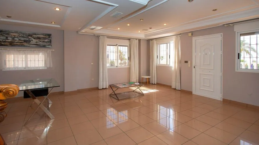 Villa de 180m² en Torrevieja, Spain No. 2595 № 18
