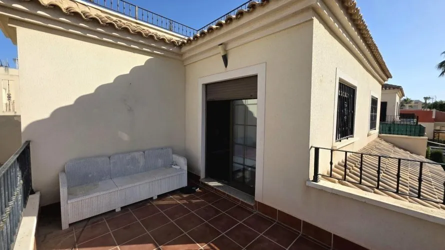 Villa de 114m² en Torrevieja, Spain No. 2585 № 3