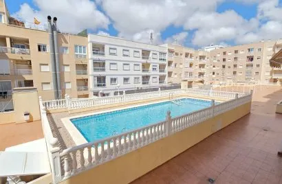 Apartamento de 2 dormitorios en Torrevieja, Spain No. 2569