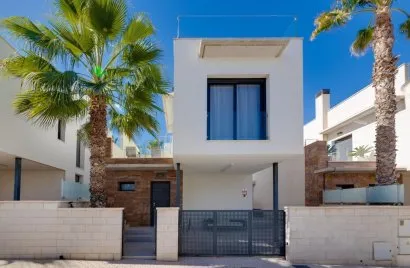 Villa de 3 chambres à La Zenia, Spain No. 247