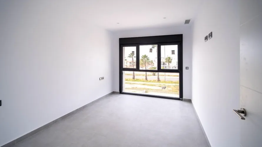 Villa de 3 chambres à Torrevieja, Spain No. 409 № 11