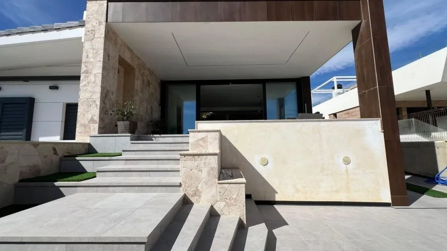 Villa de 5 chambres à La Mata, Spain No. 613 № 1