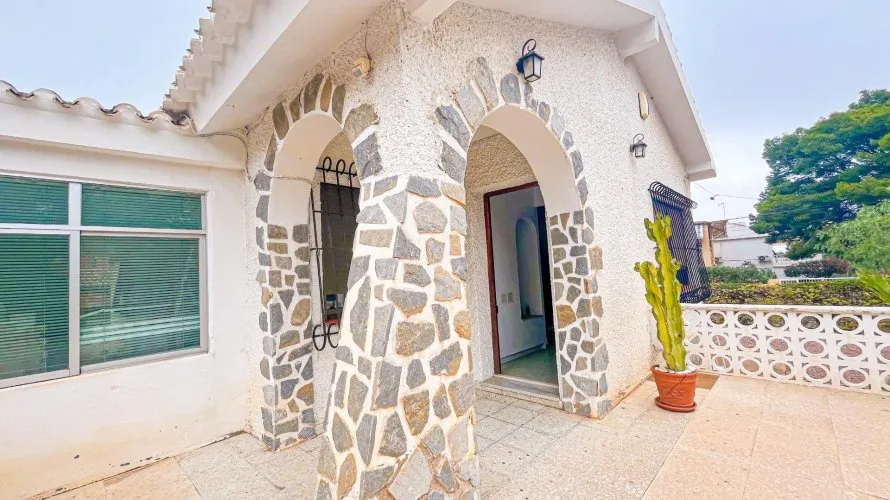 Villa de 3 chambres à Los Balcones, Spain No. 629 № 1