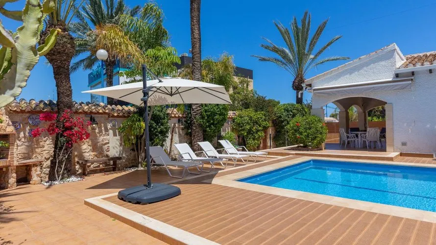 Villa de 4 chambres à Alicante, Spain No. 746 № 1