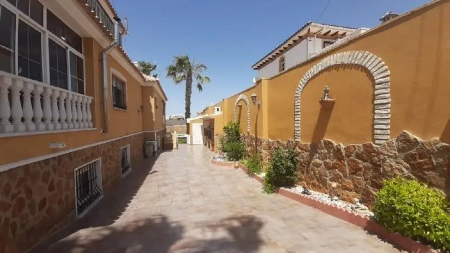 Apartment de 283m² à Torrevieja, Spain No. 619 № 26