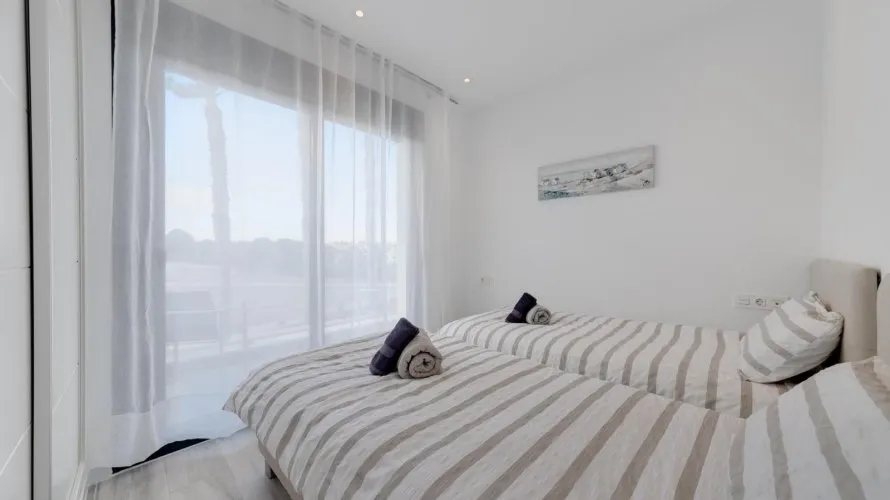 Villa de 3 chambres à La Zenia, Spain No. 247 № 12
